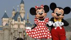¿Por qué los personajes de Disneyland buscan sindicalizarse?