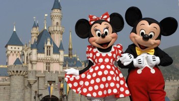 ¿Por qué los personajes de Disneyland buscan sindicalizarse?