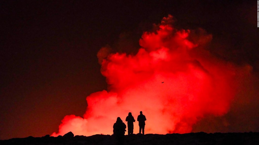 Volcán en Islandia entra en erupción por segunda vez en este año