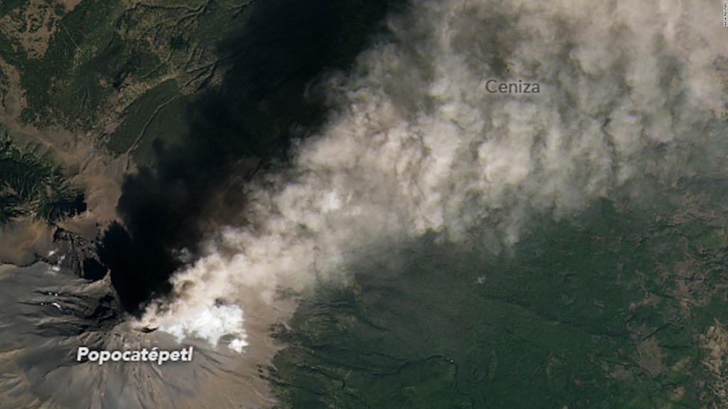 La erupción del volcán más activo de México, vista desde el espacio