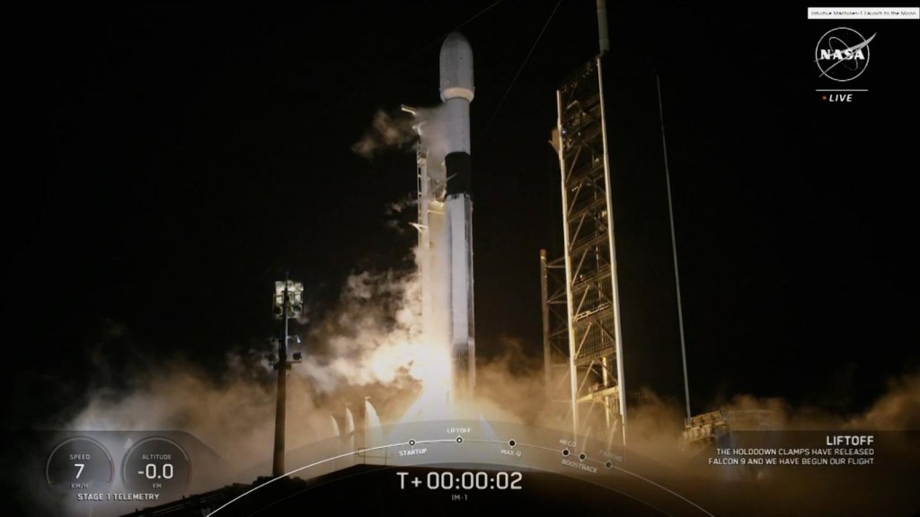 NASA y SpaceX lanzan con éxito una nave espacial que aterrizará en la Luna