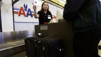 AA aumenta precios al facturar tus maletas