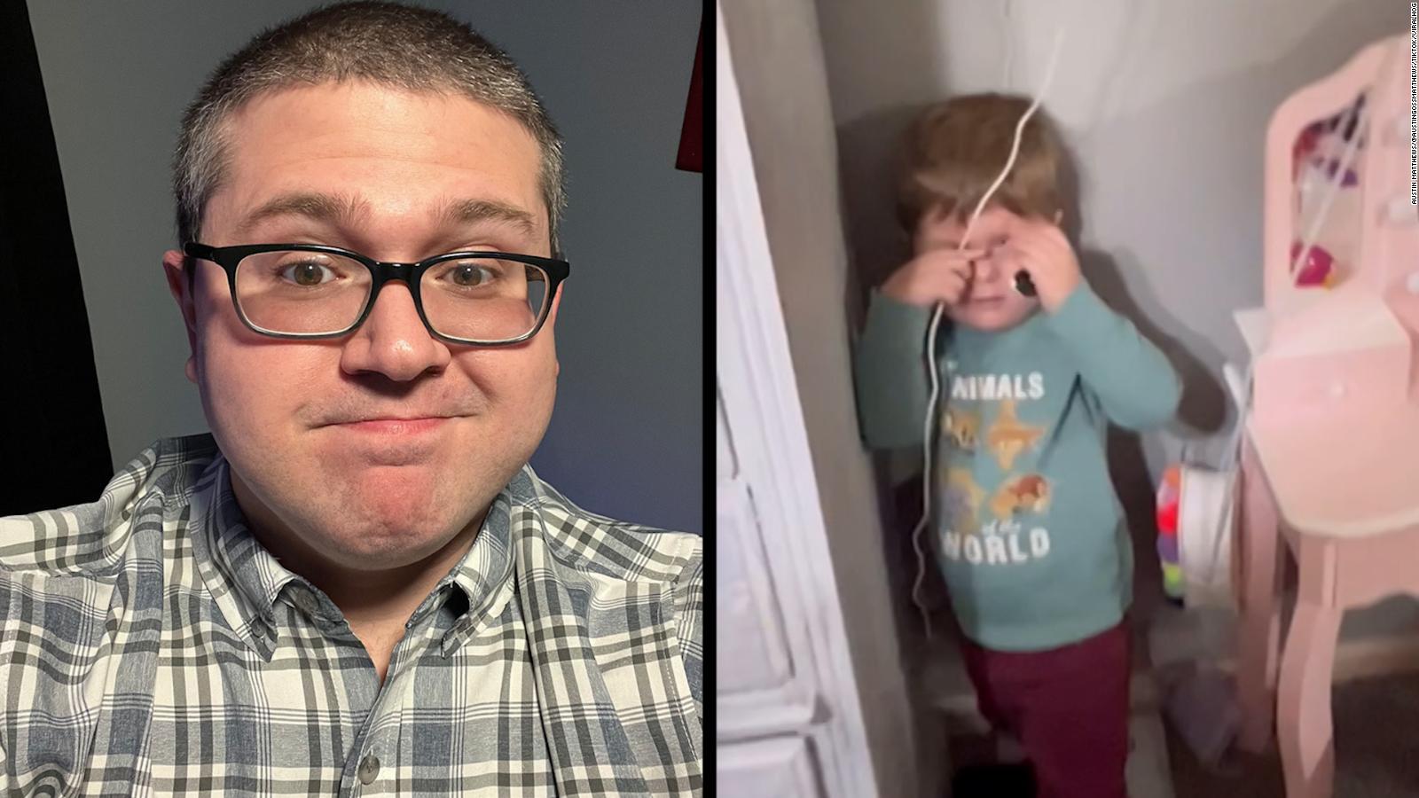 La cara recién afeitada de un padre hace que los niños se vuelvan
locos en un vídeo viral