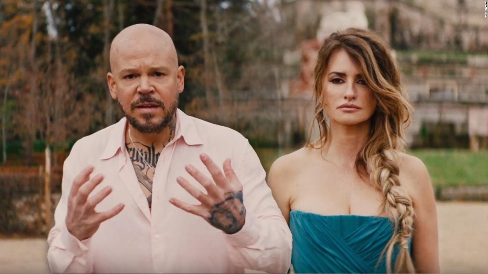 Penélope Cruz y Residente, en el videoclip de "313"