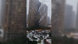 Así se vio el incendio en un edificio en China que dejó varios muertos