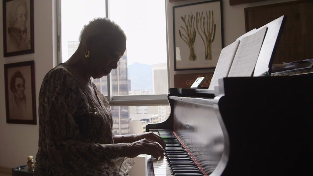 La inspiradora historia de la pianistaadoptada de Medellín