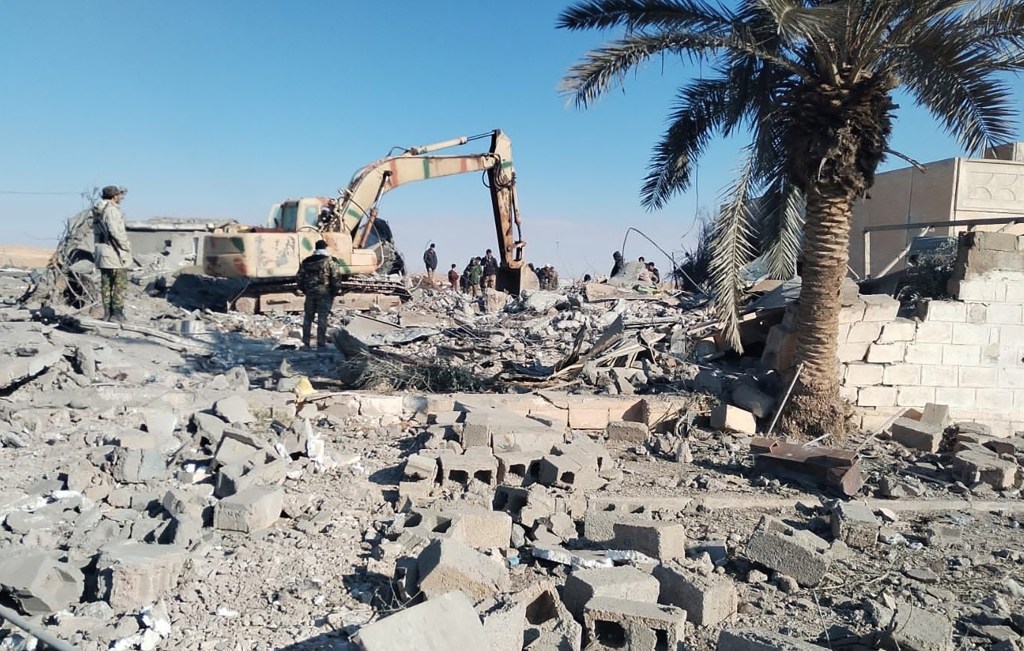 Vista de la destrucción después de que aviones de guerra estadounidenses llevaran a cabo un ataque aéreo contra la sede de Hashd al-Shaabi en la ciudad de Al-Qa'im de Anbar, Iraq, el 3 de febrero de 2024. (Foto de la oficina de prensa de Hashd al-Shaabi/Anadolu/Getty Images)
