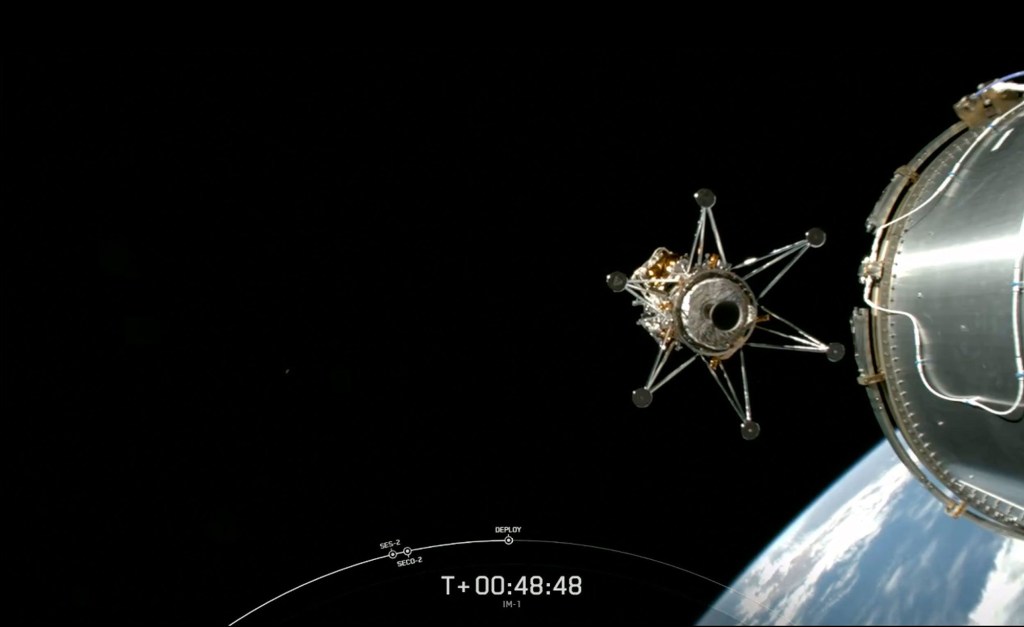 Esta captura de pantalla muestra que el módulo de aterrizaje lunar Odysseus de Intuitive Machines se separa de la etapa superior del cohete y se dirige hacia la luna. SpaceX/NASA/AP