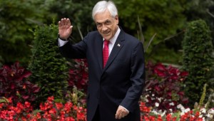El entonces presidente de Chile, Sebastián Piñera camina hacia Downing Street para posar para una fotografía con el primer ministro del Reino Unido, Boris Johnson, el 10 de septiembre de 2021 en Londres, Inglaterra.(Crédito: Dan Kitwood/Getty Images)