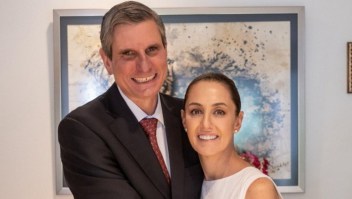 Jesús María Tarriba y Claudia Sheinbaum tras casarse en noviembre de 2023. (Crédito: cuenta de X @Claudiashein)