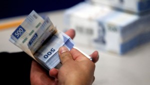 Un empleado empaqueta billetes de 500 pesos mexicanos en la imprenta del Banco de México, en El Salto, estado de Jalisco, México, el 24 de enero de 2019. (Foto: Ulises Ruiz/AFP/vía Getty Images).