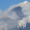 Autoridades de Guatemala sobrevuelan incendio en el Volcán de Agua