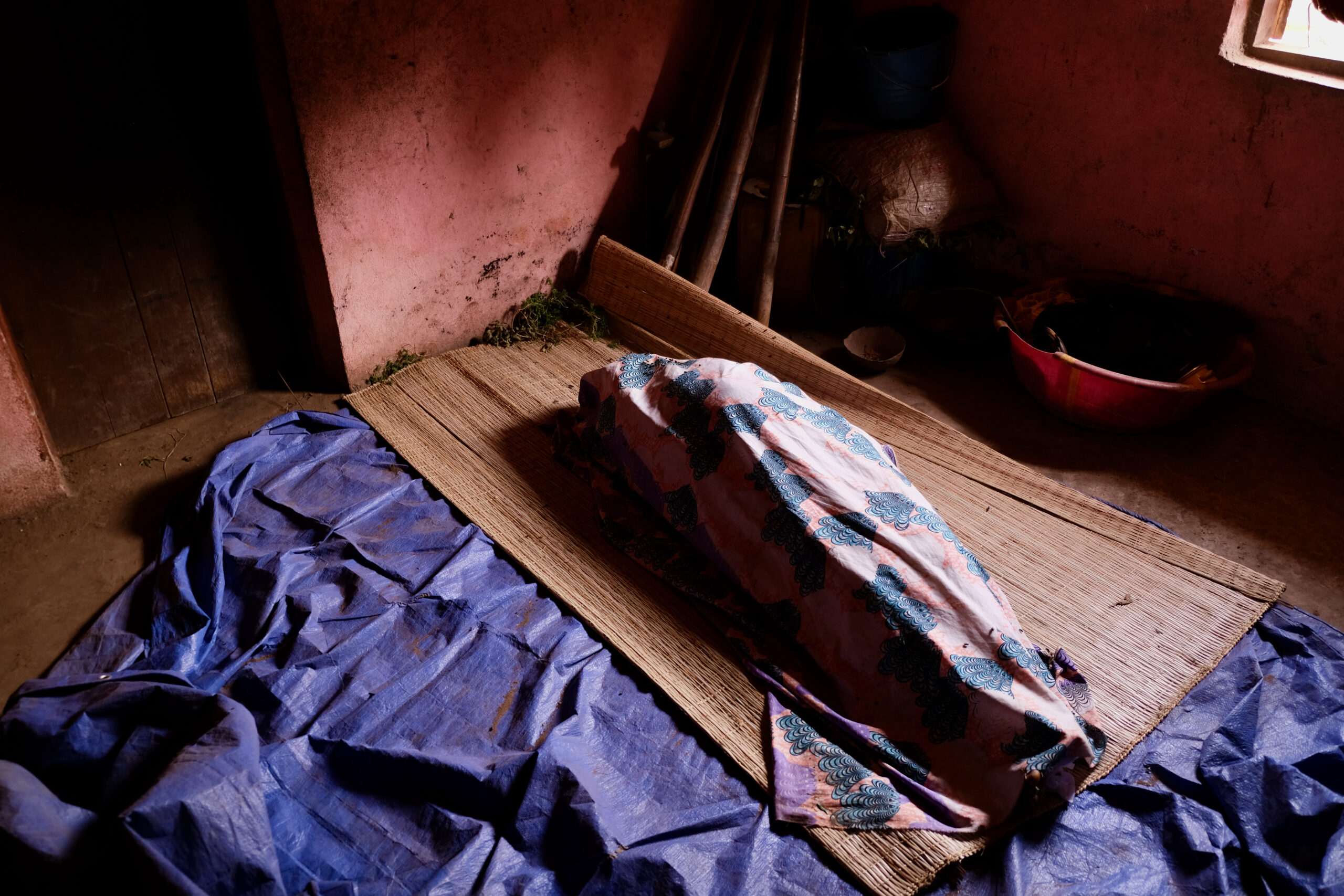 Las Niñas Siguen Muriendo Desangradas Por La Mutilación Genital En Sierra Leona Pero Un Ritual 8525