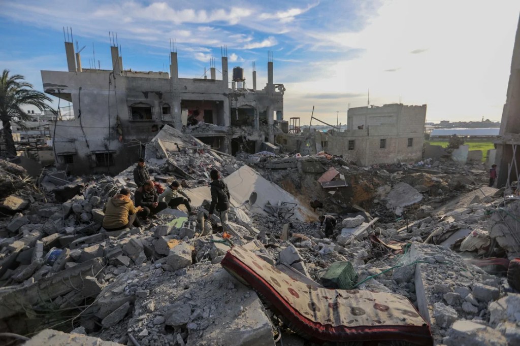 Israel ya ha atacado Rafah con ataques aéreos casi diarios, mientras se prepara para una ofensiva terrestre en la ciudad. Ahmad Hasaballah/Getty Images