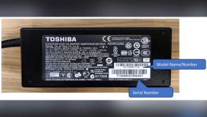 Se llamaron a revisión millones de adaptadores de CA antiguos de Toshiba por motivos de seguridad. (Comisión de Seguridad de Productos de Consumo de EE.UU.)
