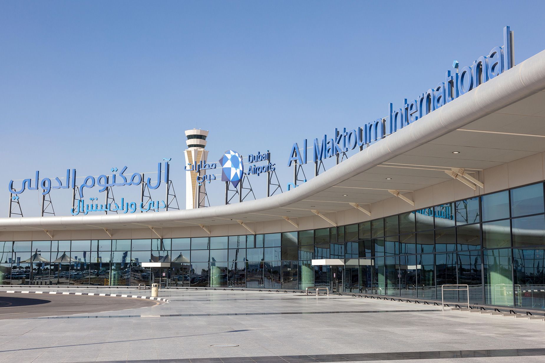 hace 10 años dubai comenzó a construir el aeropuerto más grande del mundo. ¿cómo va el proceso?