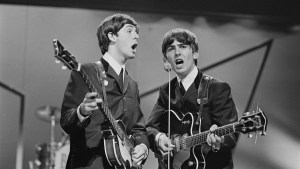 Paul McCartney tocaba el característico bajo durante la primera etapa de The Beatles. (Crédito: Edward Wing/Hulton Archive/Getty Images)