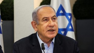 El primer ministro de Israel, Benjamin Netanyahu, habla durante una reunión de gabinete en Tel Aviv, Israel, el 7 de enero. (Foto: Ronen Zvulun/Pool/Reuters).