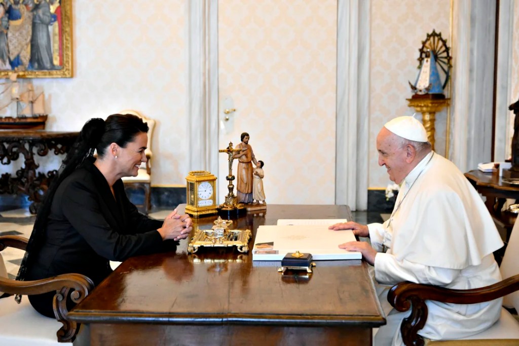 Según se informa, el indulto presidencial de Katalin Novak fue en abril de 2023, antes de la visita del Papa Francisco a Hungría. (Foto: Prensa del Vaticano/Getty Images).