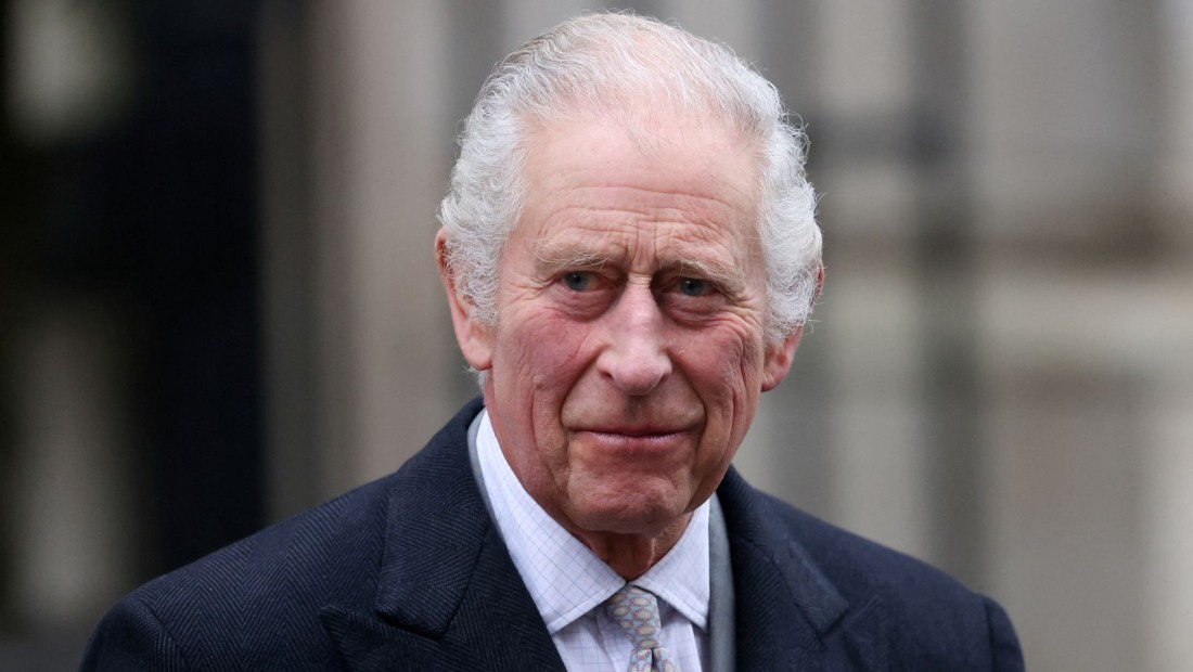 El rey Carlos sale de la Clínica de Londres después de recibir tratamiento para el agrandamiento de la próstata el 29 de enero de 2024. (Hollie Adams/Reuters)