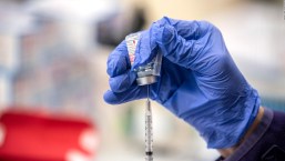 Investigan a alemán que recibió 217 vacunas contra el covid-19