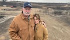 Una familia regresa a su rancho destruido por un incendio forestal en Texas