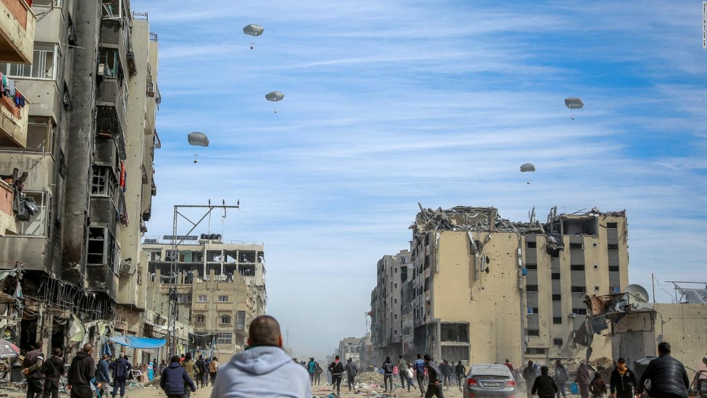 EE.UU. lanza ayuda humanitaria vía aérea a Gaza