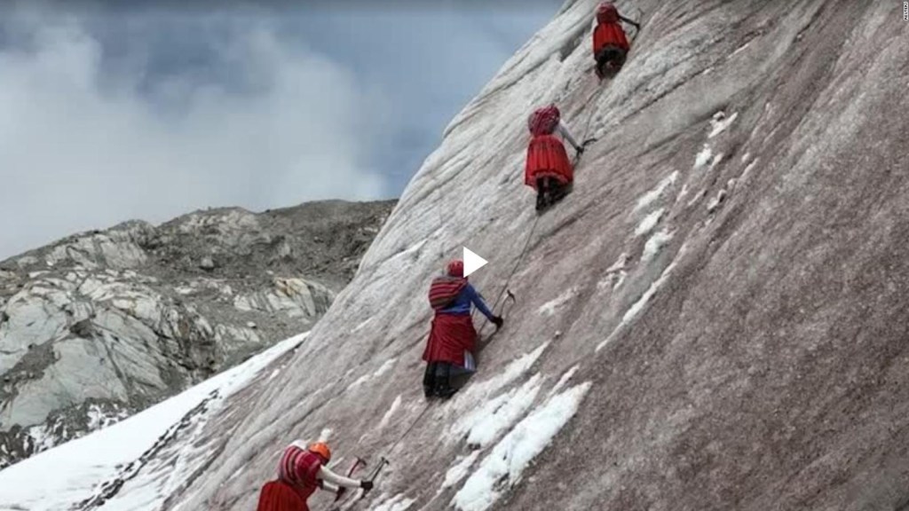 Así entrenan las cholitas en Bolivia para conquistar el Everest
