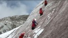 Así entrenan las cholitas en Bolivia para conquistar el Everest