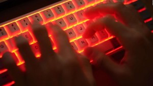 ¿Qué es la sextorsión? El cibercrimen aumenta rápidamente en EE.UU
