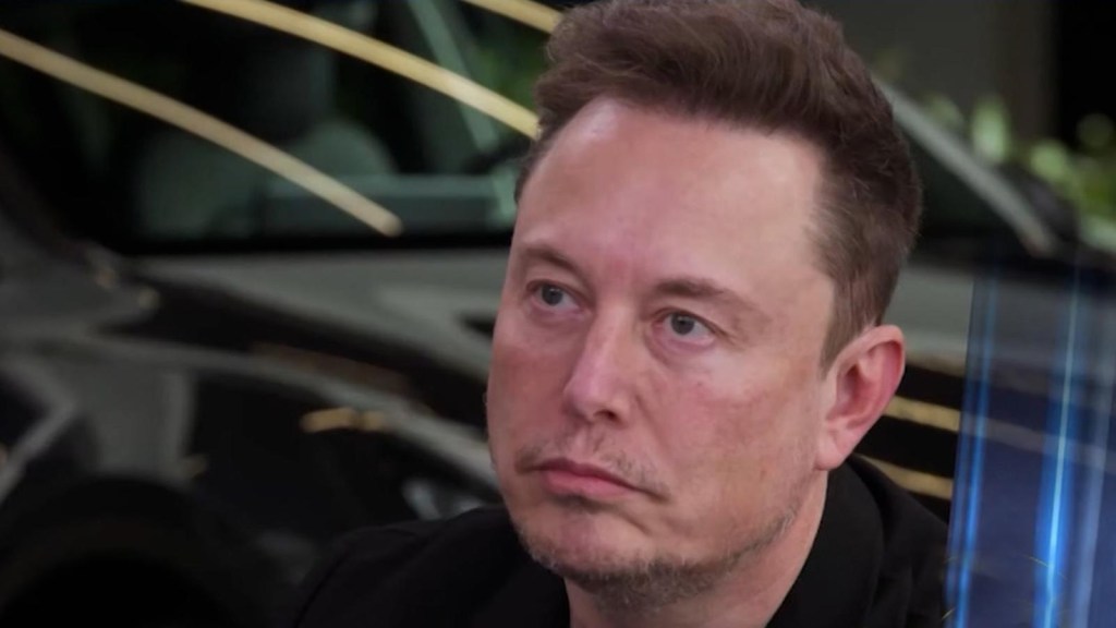 Elon Musk se molesta durante una entrevista con Don Lemon