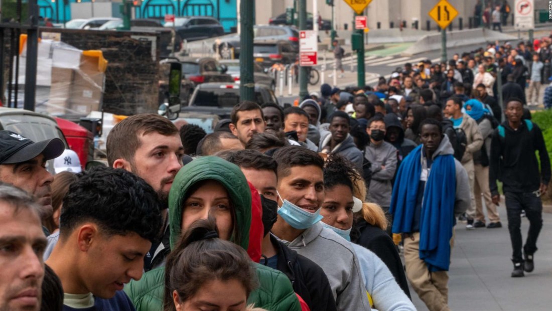 Refugios colapsados y nuevas medidas para migrantes en Nueva York
