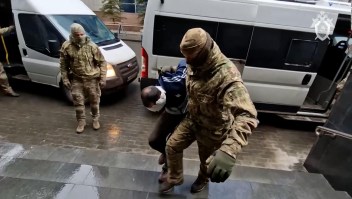Video: Fuerzas rusas someten a sospechosos del atentado en Moscú