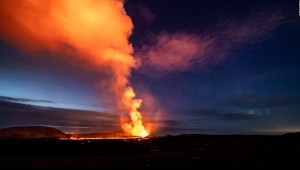 Volcán entra en erupción otra vez en Islandia