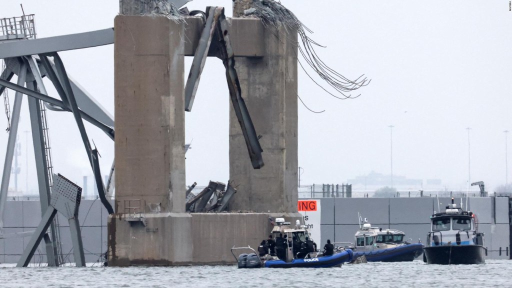 ¿Por qué los buzos tardan "bastante tiempo" en cubrir la zona del puente derrumbado en Baltimore?