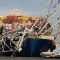Los restos del puente Francis Scott Key se encuentran sobre el carguero Dali mientras comienzan los esfuerzos para limpiar los escombros y reabrir el puerto de Baltimore el 30 de marzo de 2024, en Baltimore, Maryland. (Crédito: Scott Olson/Getty Images)