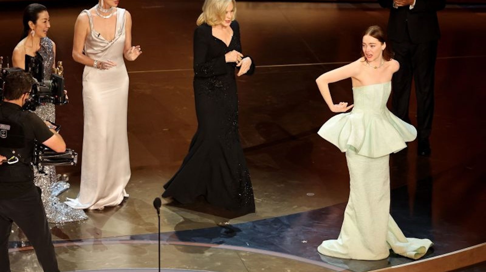 Emma Stone had a wardrobe malfunction while shopping for the Best Actress Oscar