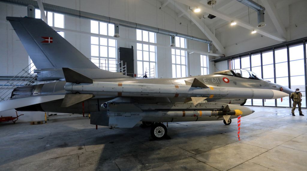 argentina adquirió 24 cazas f-16 a dinamarca, su mayor compra de aeronaves militares en décadas