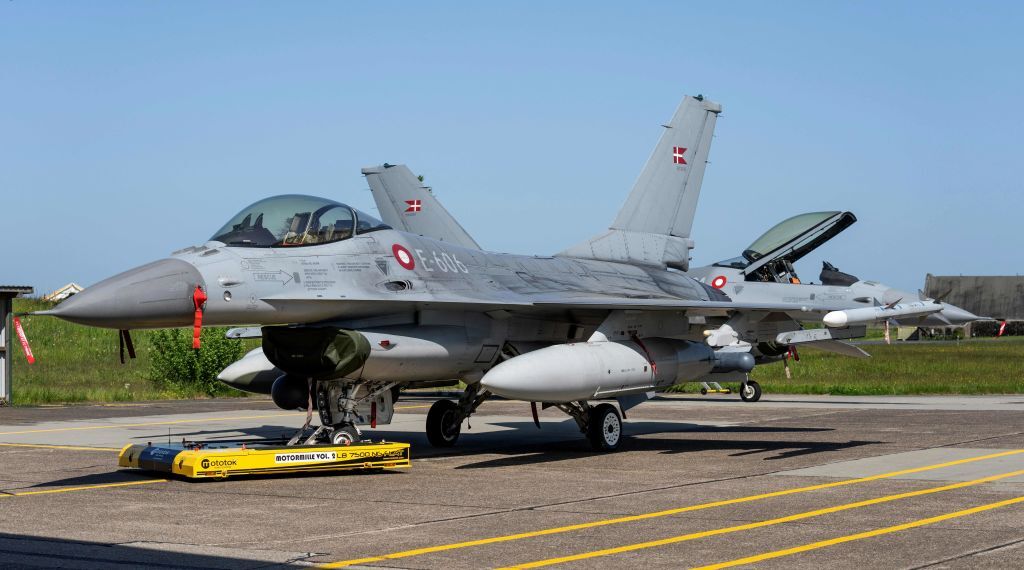 argentina adquirió 24 cazas f-16 a dinamarca, su mayor compra de aeronaves militares en décadas