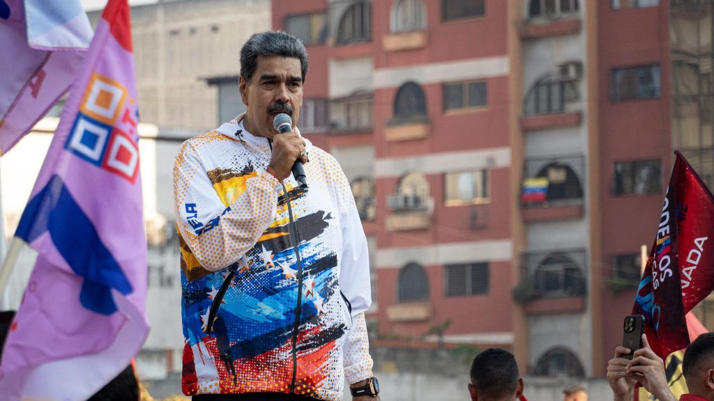 Maduro se registra como candidato y le dice a la oposición: “Habrá
elecciones con ustedes o sin ustedes”
