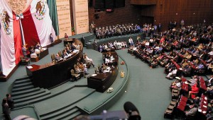 Esta fotografía muestra una vista general de la cámara de diputados en la Ciudad de México, el 28 de marzo de 2001. (Foto: RAMON CAVALLO/AFP via Getty Images).