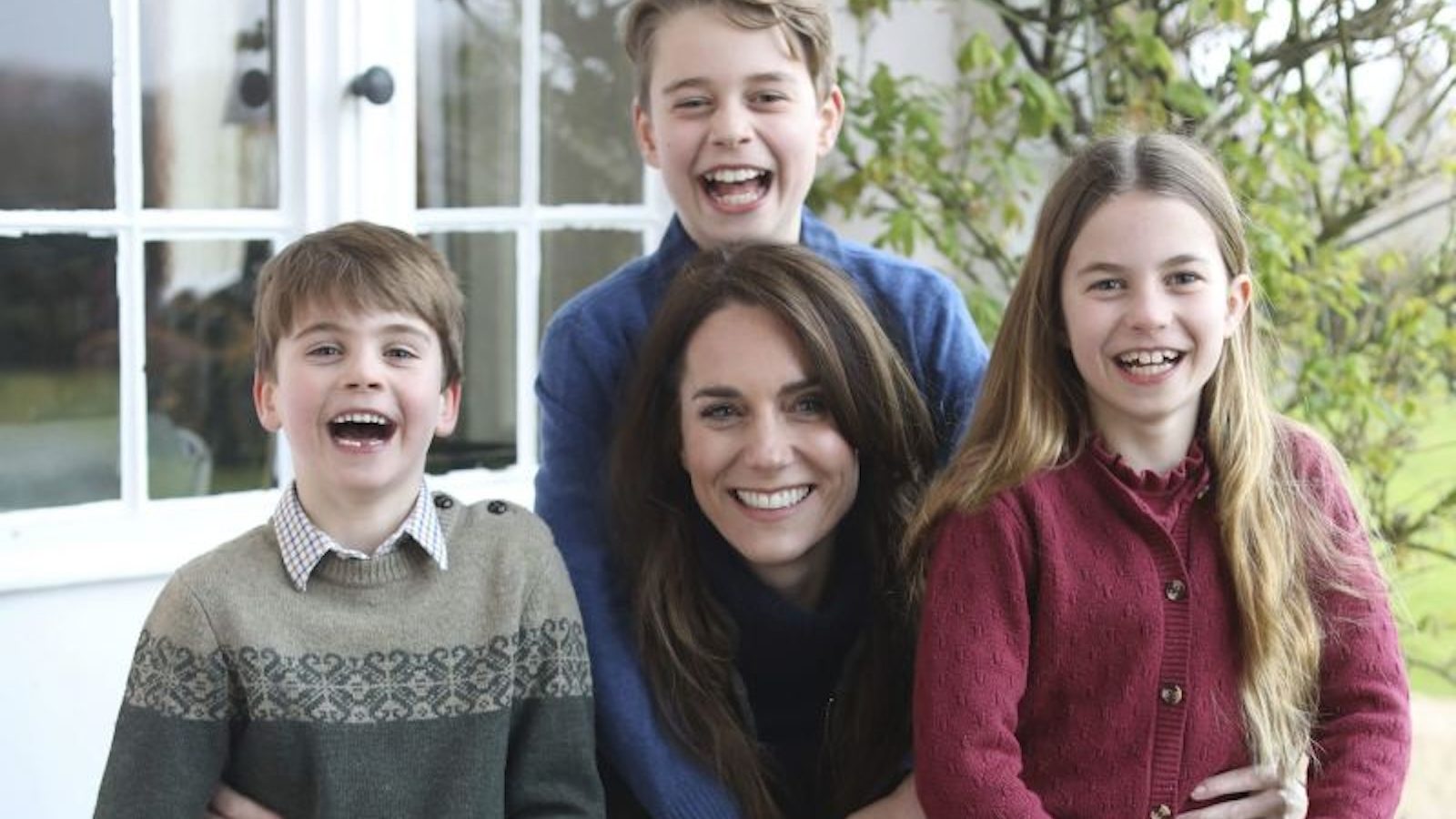 Kate, Princess of Wales apologizes for editing Mother's Day photo