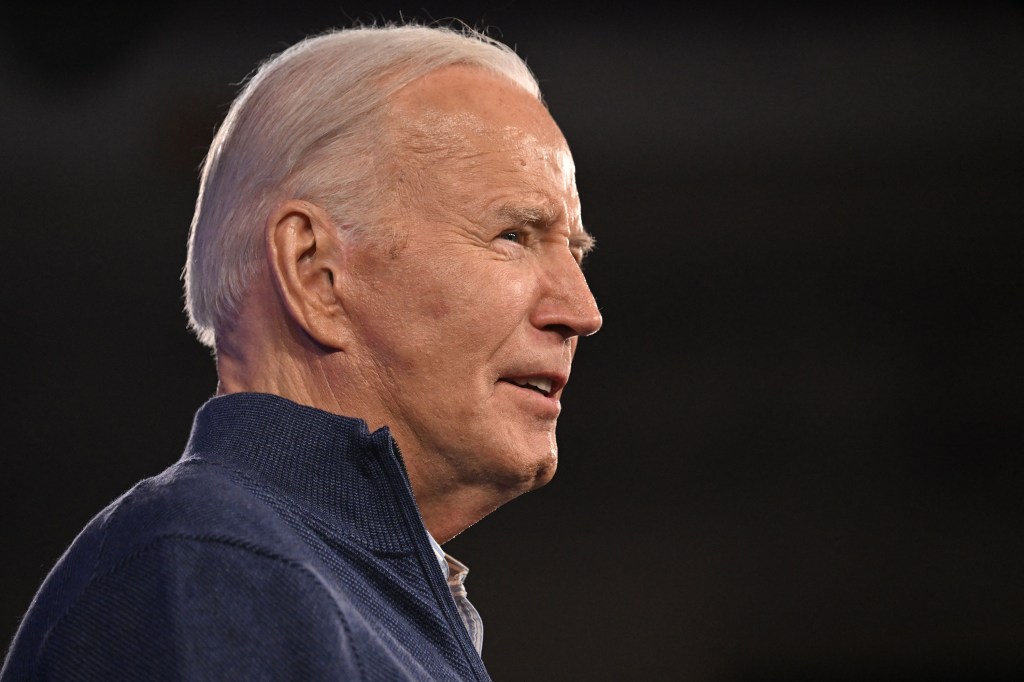 El presidente de Estados Unidos Joe Biden habla en un evento de campaña en Filadelfia el 8 de marzo. (Jim Watson/AFP/Getty Images)