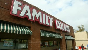 Años de mala gestión y malas condiciones en las tiendas han perjudicado la marca Family Dollar. (Foto: Ross Taylor/AP).