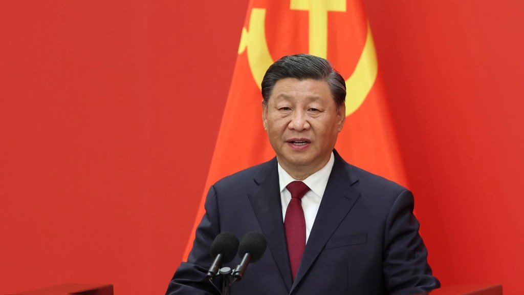 Chiński przywódca Xi Jinping przemawia na Kongresie Narodowym Partii Komunistycznej 23 października 2022 r. w Pekinie.  (Źródło: Lintao Zhang/Getty Images)