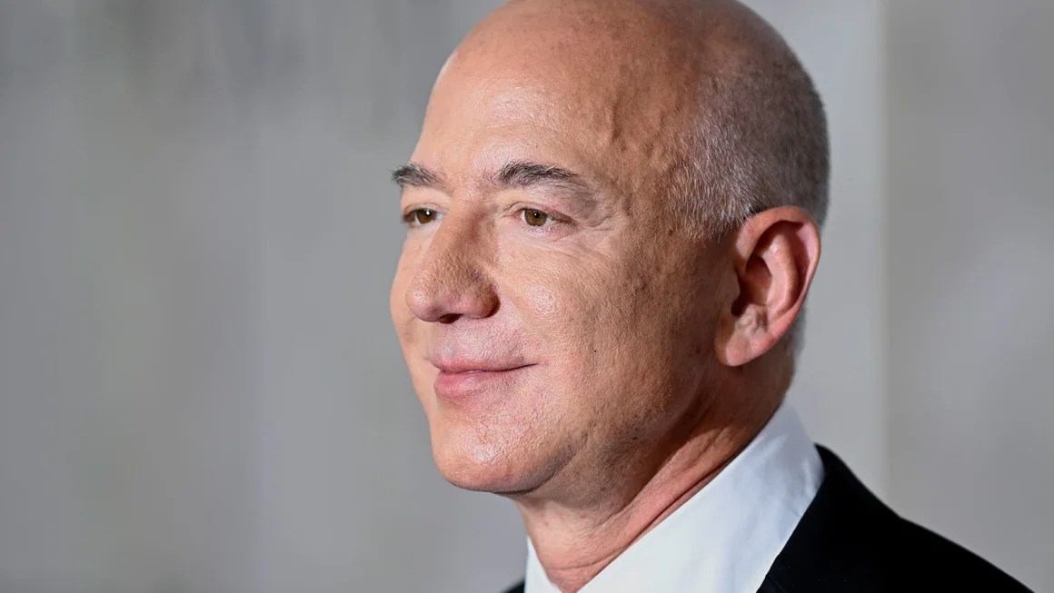 Jeff Bezos overtakes Elon Musk and once again becomes the richest person in the world