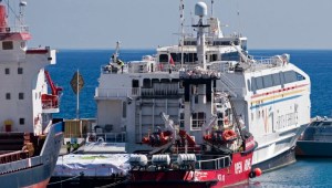 El buque Open Arms en el puerto chipriota de Larnaca el 11 de marzo (Iakovos Hatzistavrou/AFP/Getty Images)