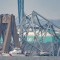 Parte de la estructura de acero del puente Francis Scott Key se encuentra en las aguas del río Patapsco después de que el puente colapsara en Baltimore, Maryland, el 26 de marzo de 2024. (Foto de KENT NISHIMURA/AFP vía Getty Images)