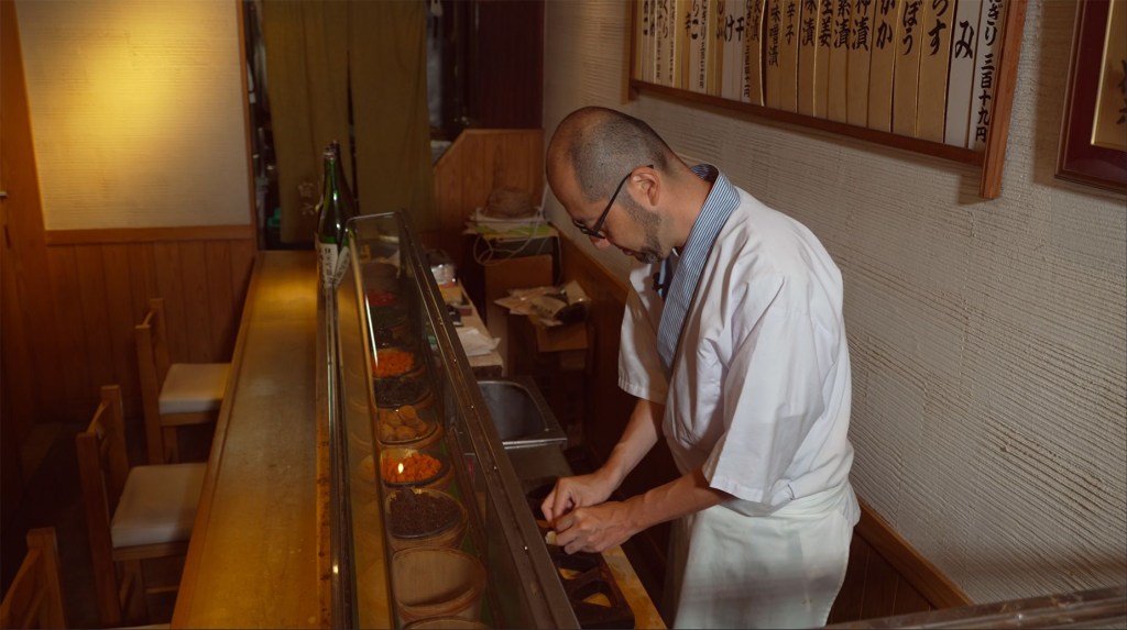 Yosuke Miura es el chef propietario de tercera generación de Onigiri Asakusa Yadoroku, que se cree que es el restaurante de onigiri más antiguo de Tokio. 