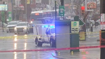 La policía investiga un tiroteo en el noreste de Filadelfia el miércoles. (Crédito: WPVI)
